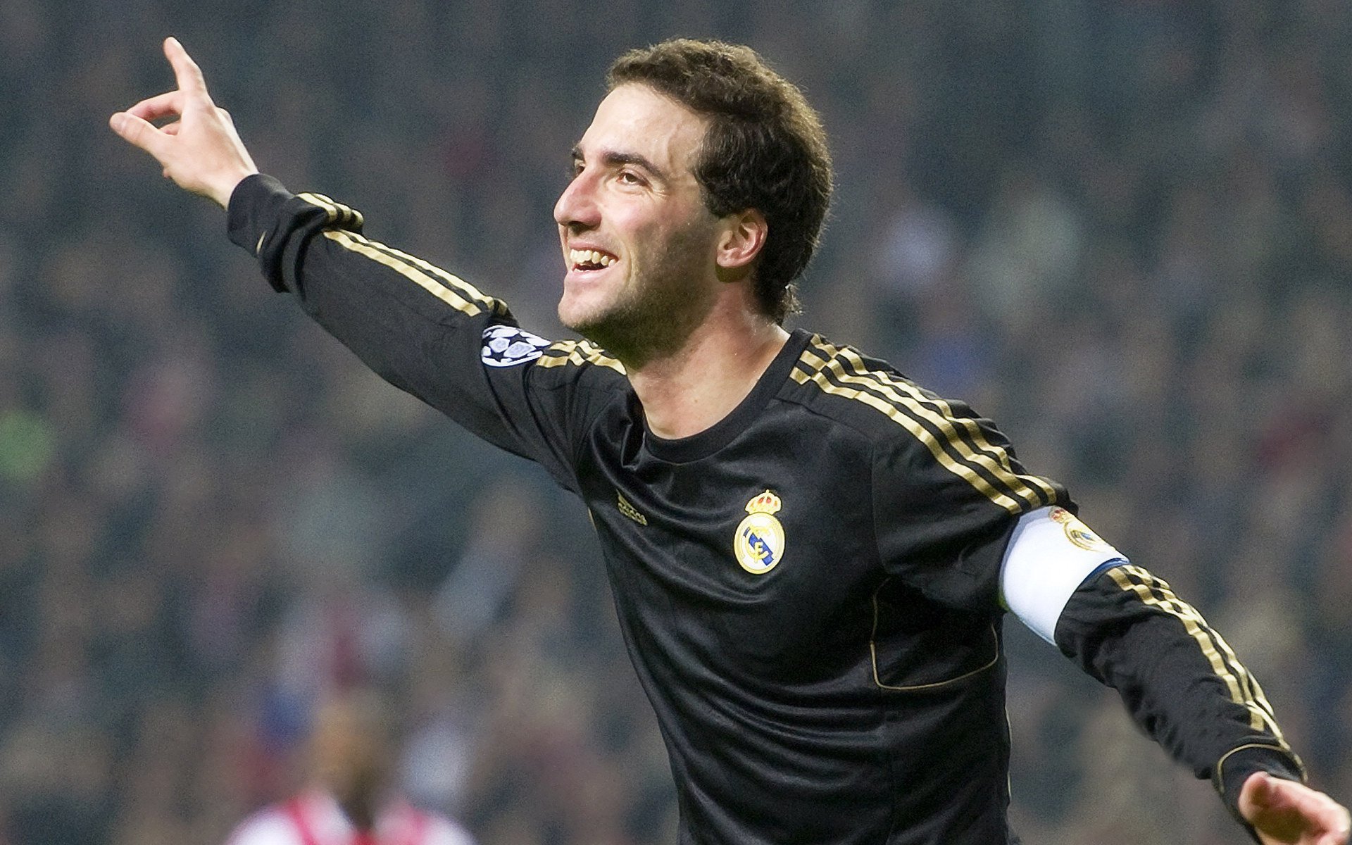 开云体育下载-欧冠决赛惊天乌龙！若日尼奥走错片场一球定乾坤，曼联险胜尤文